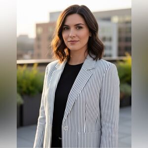 Perry Ellis Women's Striped Blazer Black and White 100% Cotton. Size 6 EUC